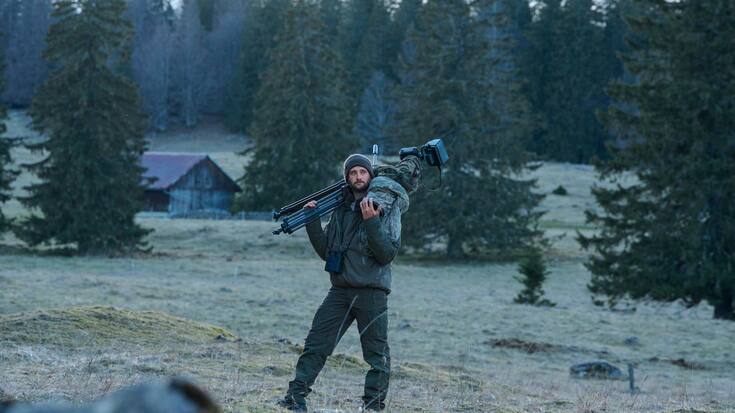 Le photographe animalier et passionné de vie sauvage Julien Regamey immortalise les loups du Jura vaudois depuis des années