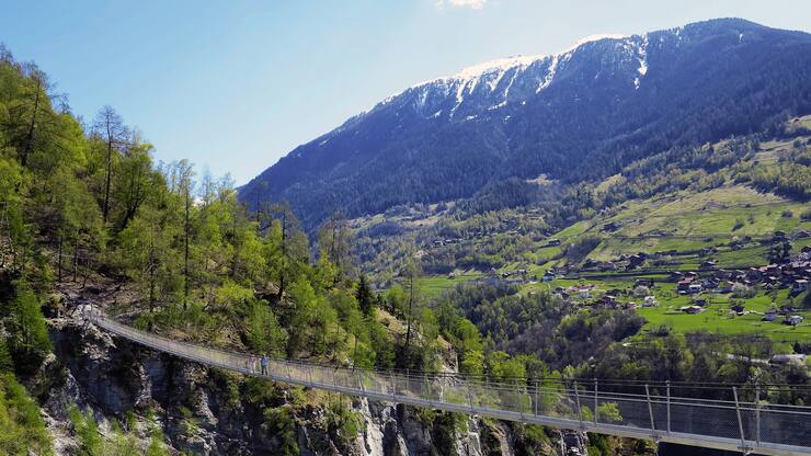Ce sentier vous amène des Prixes jusqu'à  la Luette en traversant le hameau agritouristique d'Ossona puis en empruntant la passerelle d'Ossona