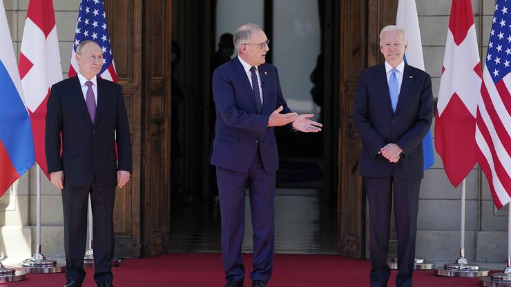 Swiss President Guy Parmelin, center, greets President Joe Biden, right, and Russian President Vladimir Putin, at the 'Villa la Grange', Wednesday, June 16, 2021, in Geneva, Switzerland. (AP Photo/Patrick Semansky)Joe Biden,Guy Parmelin,Vladimir Putin
