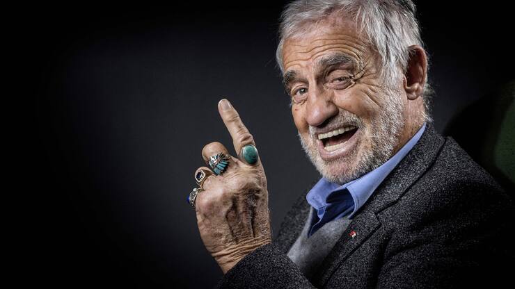 (FILES) In this file photo taken on December 5, 2016 French actor Jean-Paul Belmondo poses during a photo session in Boulogne-Billancourt, outside Paris. - French actor Jean-Paul Belmondo has died, it was announced on September 6, 2021. (Photo by JOEL SAGET / AFP)