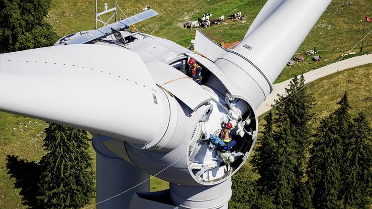 la première des six éoliennes de Sainte-Croix