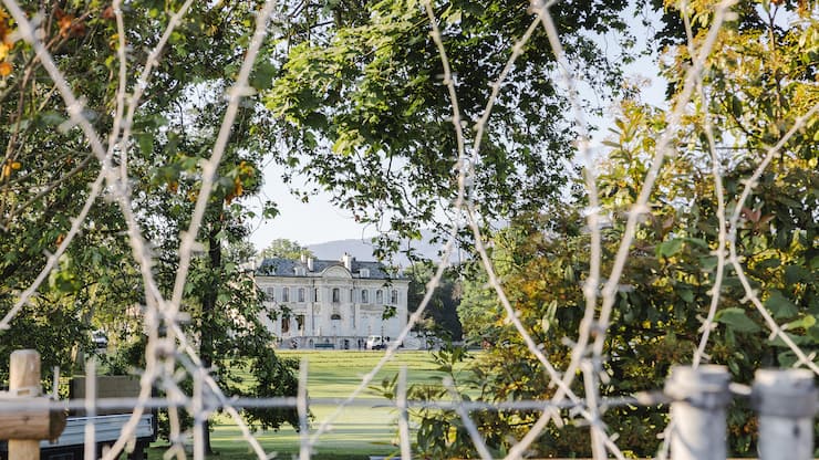 GenÃ¨ve, 11 juin 2021. PrÃ©paratifs pour le Sommet de GenÃ¨ve. La protection civile genevoise installe des barbelÃ©s sur tout le pourtour du parc de la Grange puis celui des eaux vives. Â© Niels Ackermann / Lundi13
