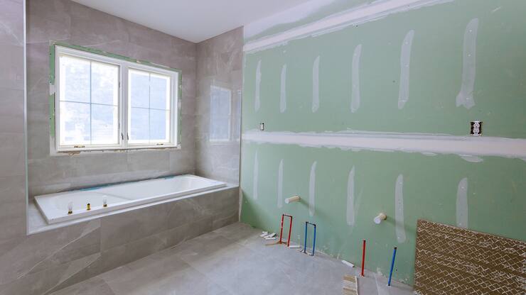 La régie et le propriétaire imposent des travaux et transformations