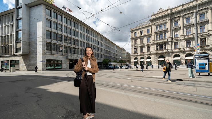 Natalia Ferrara à la Paradeplatz à Zurich