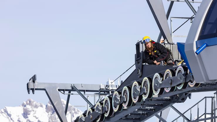 Léa Feuz est Neuchâteloise et apprentie mécatronicienne aux remontées mécaniques de Nendaz et de Veysonnaz.