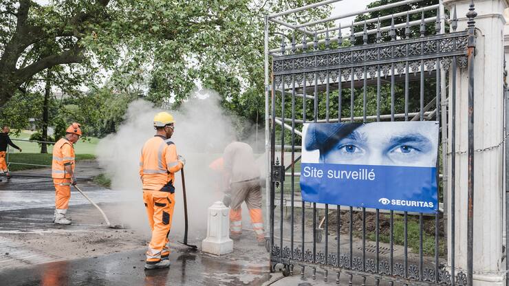 GenÃ¨ve, 9 juin 2021. PrÃ©paratifs pour le Sommet de GenÃ¨ve. Le Parc de la Grange et son pourtour sont nettoyÃ©s, sÃ©curisÃ©s et les chemin d'accÃ¨s y sont rÃ©novÃ©s en urgence. Â© Niels Ackermann / Lundi13