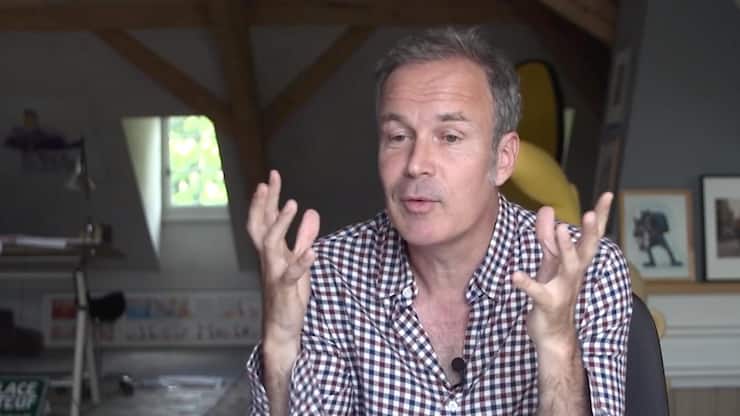 Zep dans son atelier