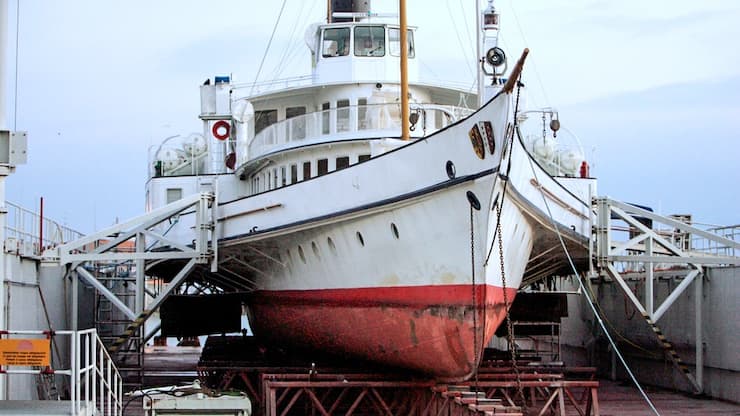 Le Rhône III, le dernier bateau à vapeur construit en Suisse, par l’entreprise zurichoise Sulzer Frères