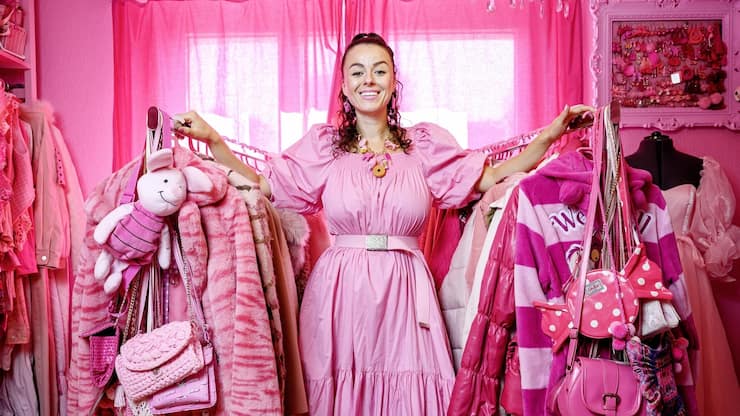 Yasmin Stucki dans son appartement, à Thoune