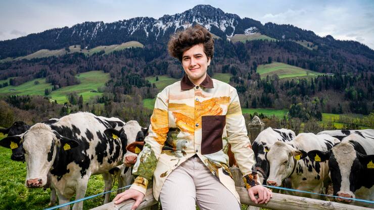 Gjon's Tears, de son vrai nom Gjon Muharremaj, à Bulle en avril 2021