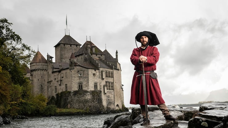 Le médiateur culturel Joël Demotz devant le Château de Chillon