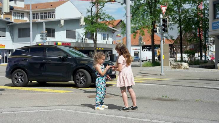 Évitez les signes de la main dans la circulation pour protéger les enfants