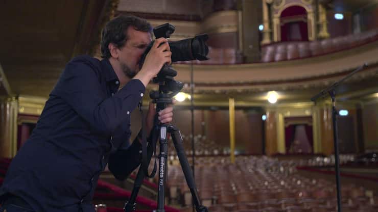 Niels Ackermann au Victoria Hall de Genève lors d'un shooting pour «L'illustré»