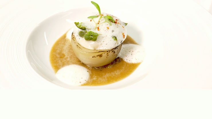 Oignons de Roscoff, couteaux, écume saline