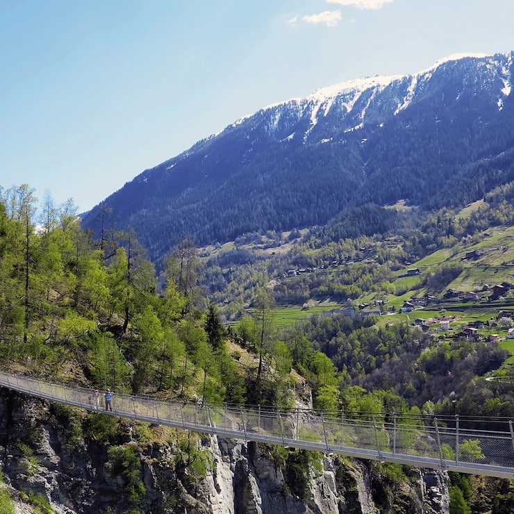 Ce sentier vous amène des Prixes jusqu'à  la Luette en traversant le hameau agritouristique d'Ossona puis en empruntant la passerelle d'Ossona