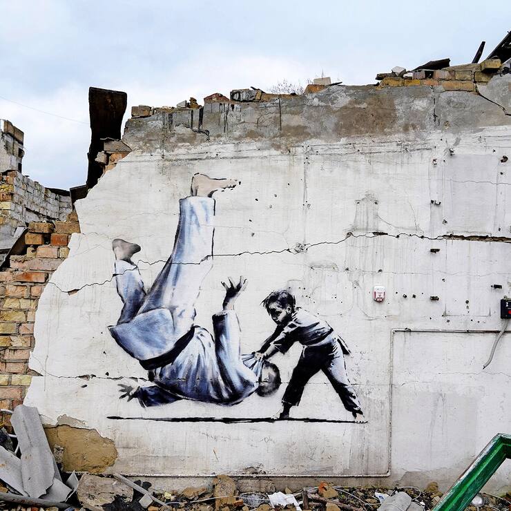 Entertainment Bilder des Tages Banksy Graffiti Appeared On Several Destroyed Buildings In The Kyiv Region Graffiti in the city of Borodyanka, Ukraine, on November 12, 2022. In the cities of the Kyiv region affected by the Russian aggression in the spring of 2022, graffiti, probably by Banksy, appeared. Borodyanka Ukraine PUBLICATIONxNOTxINxFRA Copyright: xOlegxPereverzevx originalFilename: pereverziev-notitle221112_npZyw.jpg