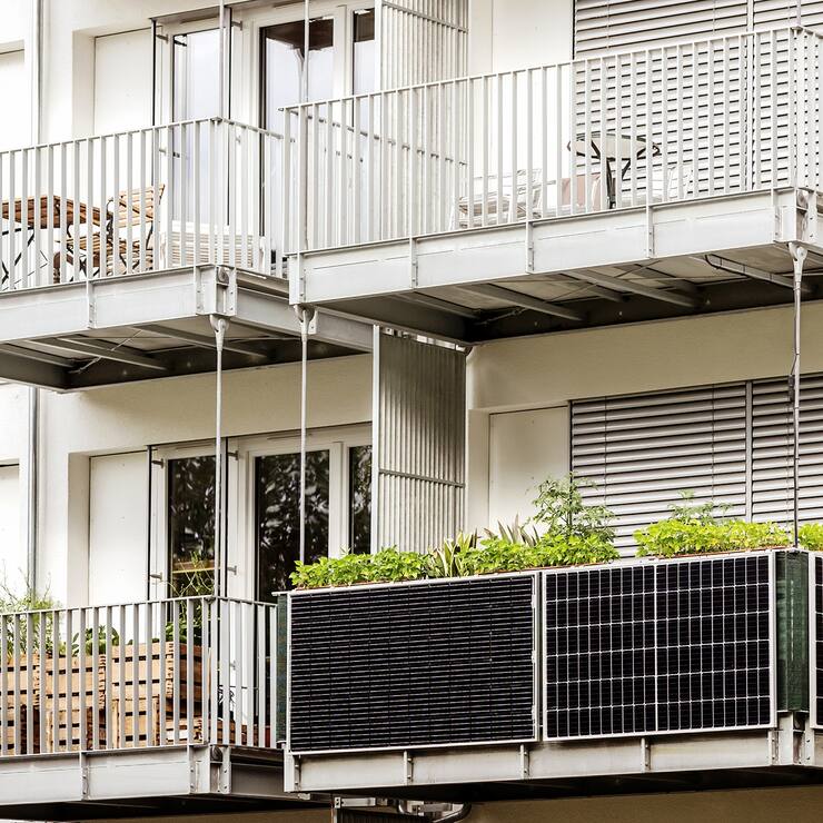 Panneaux solaires sur un balcon
