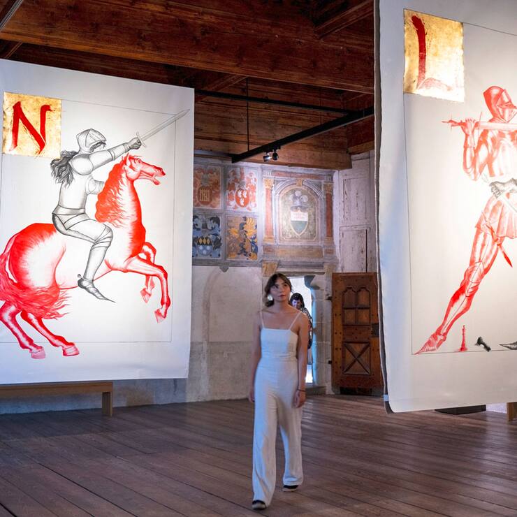 l'exposition «Fortunes et reflets au temps de Pierre II de Savoie» de Leah Linh
