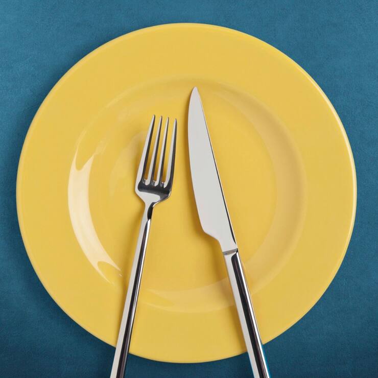 Une assiette vide.