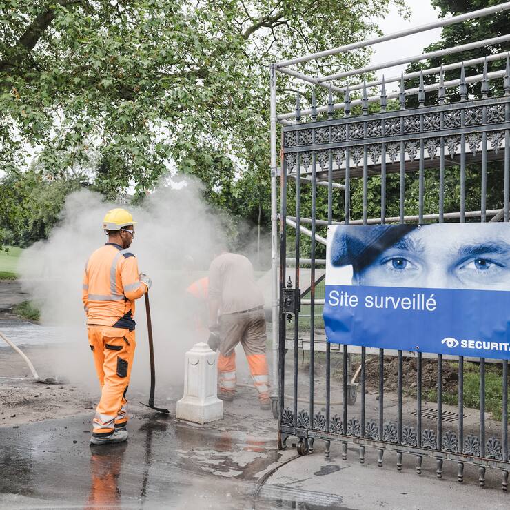 GenÃ¨ve, 9 juin 2021. PrÃ©paratifs pour le Sommet de GenÃ¨ve. Le Parc de la Grange et son pourtour sont nettoyÃ©s, sÃ©curisÃ©s et les chemin d'accÃ¨s y sont rÃ©novÃ©s en urgence. Â© Niels Ackermann / Lundi13