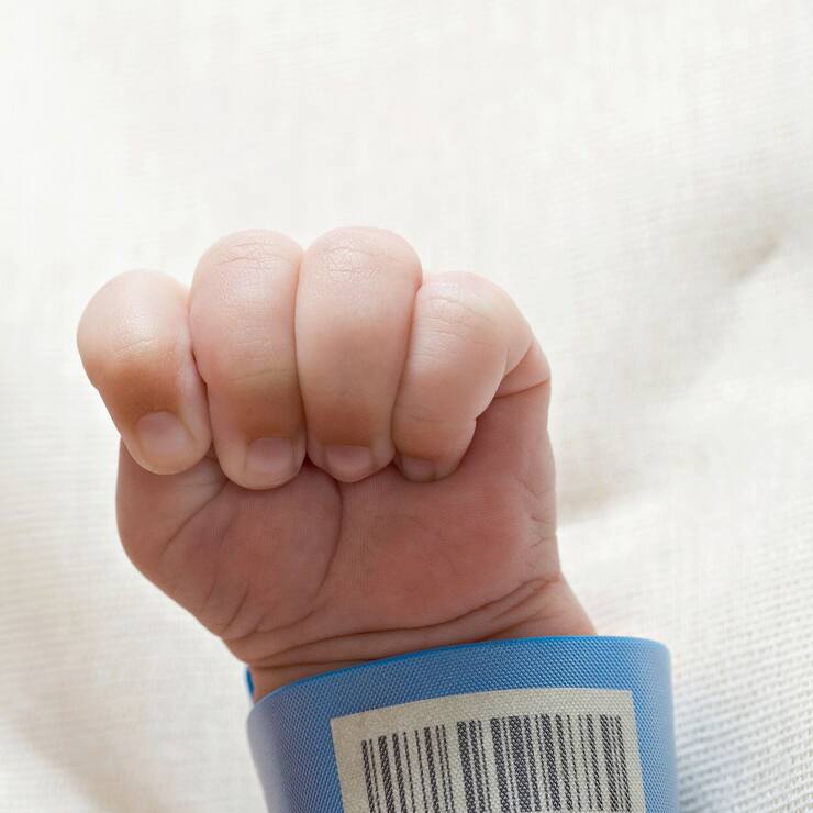 main de bébé