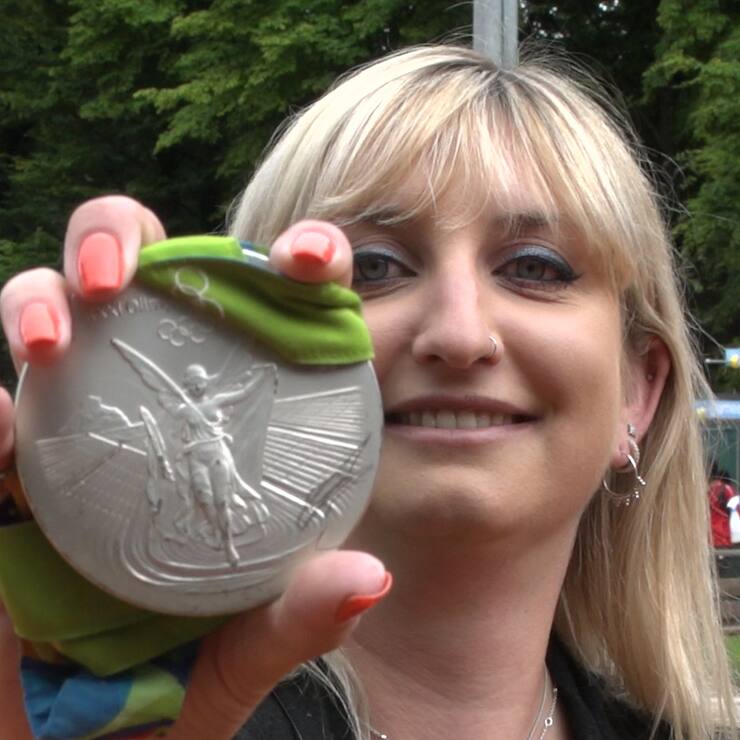 Timea Bacsinszky avec sa médaille d'argent olympique