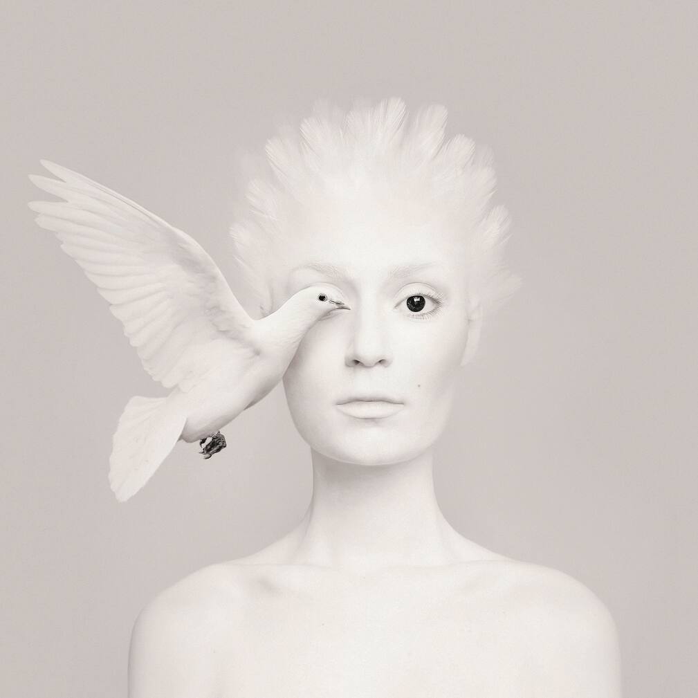 Flora Borsi, autoportrait de la série Animeyed