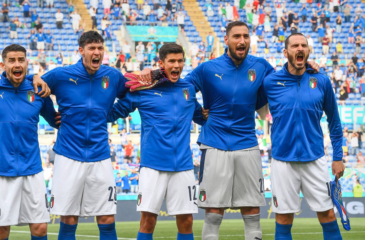ROME, ITALY - JUNE 20: Jorginho, Alessandro Bastoni, Matteo Pessina, Gianluigi Donnarumma and Leonardo Bonucci of Italy sing the national anthem prior to the UEFA Euro 2020 Championship Group A match between Italy and Wales at Olimpico Stadium on June 20, 2021 in Rome, Italy. (Photo by Claudio Villa/Getty Images)
