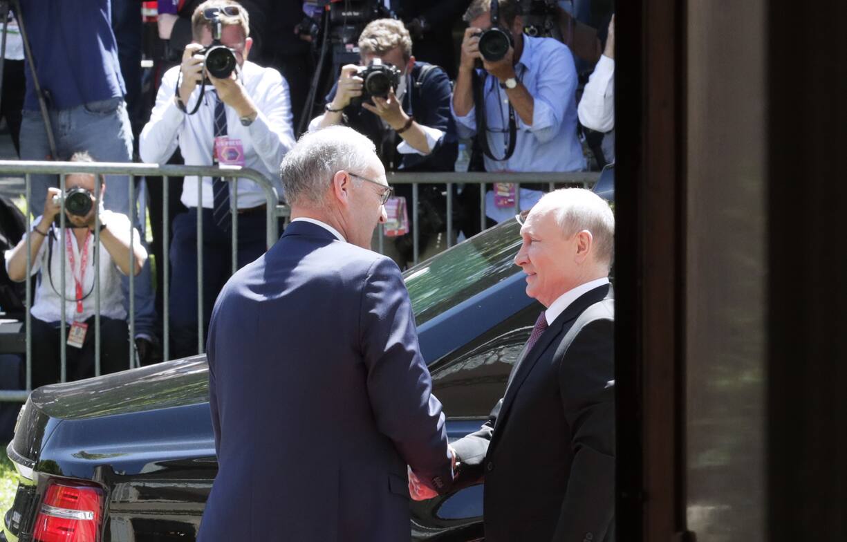 GENEVA, SWITZERLAND â JUNE 16, 2021: Switzerland's President Guy Parmelin (R) welcomes Russia's President Vladimir Putin at the Villa La Grange ahead of a Russia-United States summit. Mikhail Metzel/TASS/Sipa USA