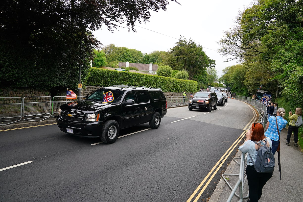 Motorcade carrying US President Joe Biden leaves Tregenna Castle on its way to the Carbis Bay hotel, ahead of the G7 summit in Cornwall. Picture date: Thursday June 10, 2021. (FOTO: DUKAS/PA PHOTOS)