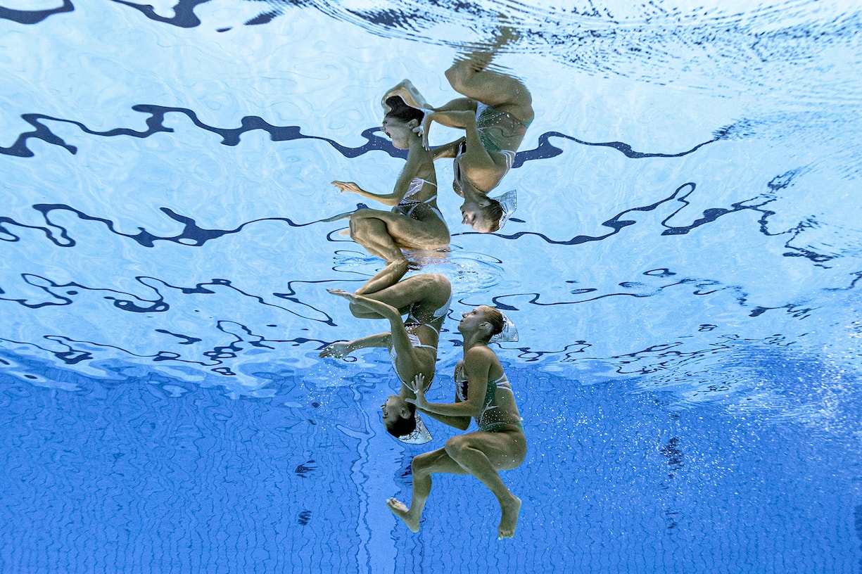 An underwater view shows Greece's Evangelia Papazoglou and Greece's Evangelia Platanioti compete in the preliminary for the women's duet free artistic swimming event during the Tokyo 2020 Olympic Games at the Tokyo Aquatics Centre in Tokyo on August 2, 2021. (Photo by FranÃois-Xavier MARIT / AFP)