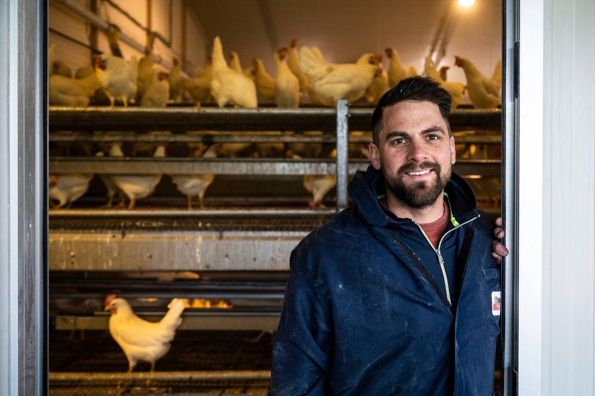 16.04.2021; Freimettigen (BE); CNF-Produzenten Marc und Sandra Keller, (Coop Naturafarm Legehennen inkl. Aufzucht Stall) - Portrait von Marc Keller. © Valeriano Di Domenico