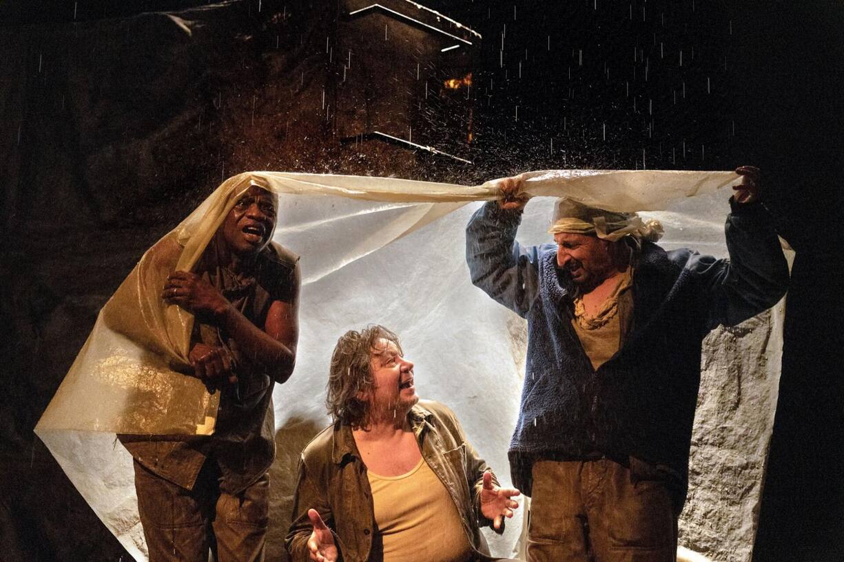 La pièce de théâtre «cinq hommes»