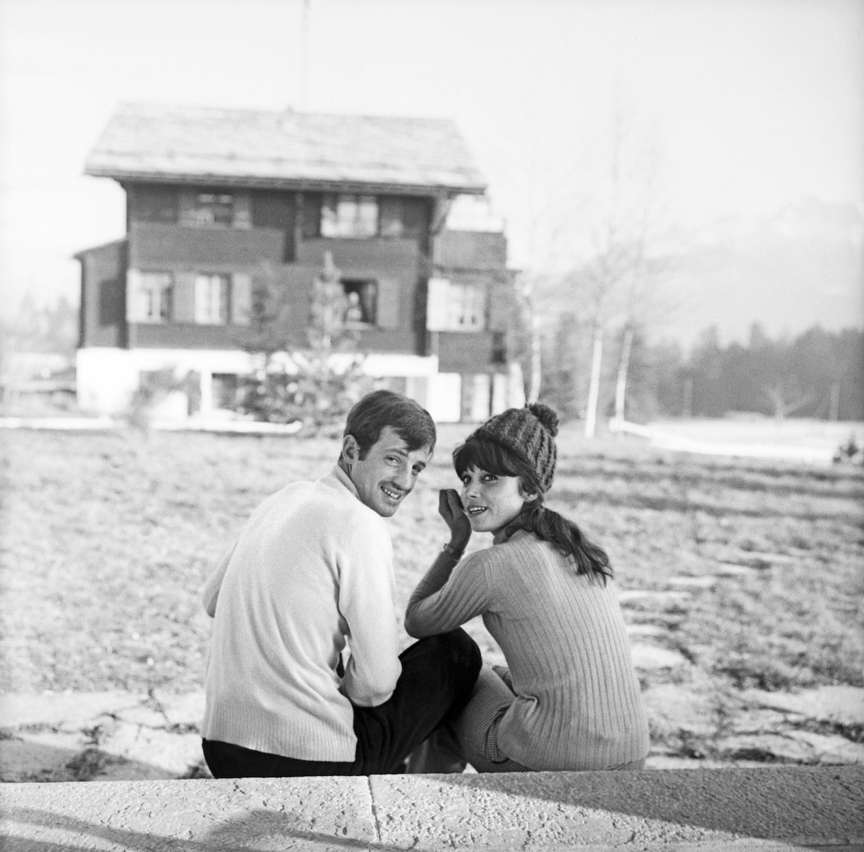 FAR5383588 Canton Vallese (Suisse), 03/01/1964 Jean-Paul Belmondo on holiday in Valais with his wife Elodie Constantin, 1964 (b/w photo); it is possible that some works by this artist may be protected by third party rights in some territories. Photos: Bridgeman ImagesÂ 