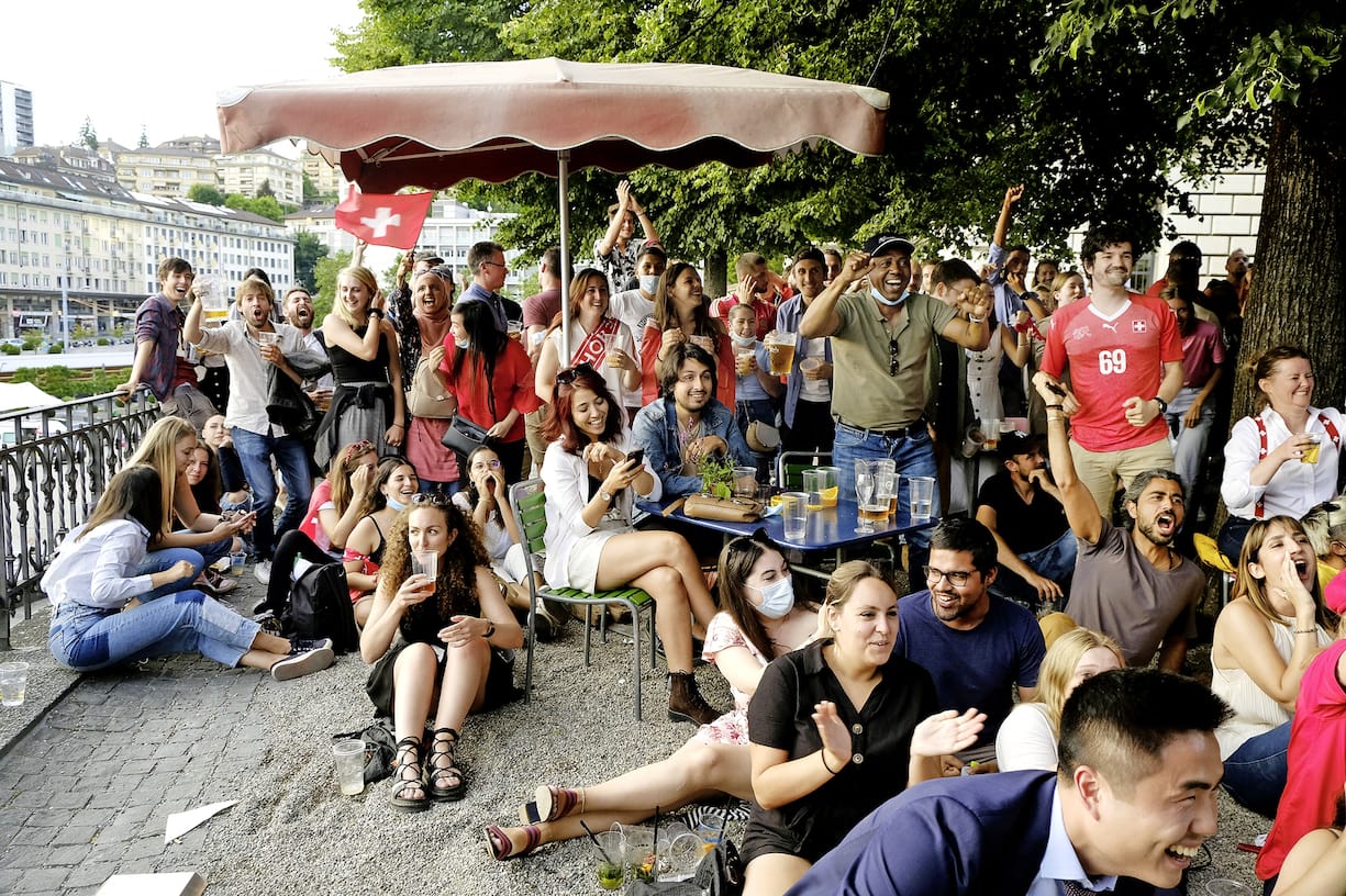 Eurofoot 2021 Match Suisse-Espagne 8e de finale Lausanne Great Escape Place de la Madeleine