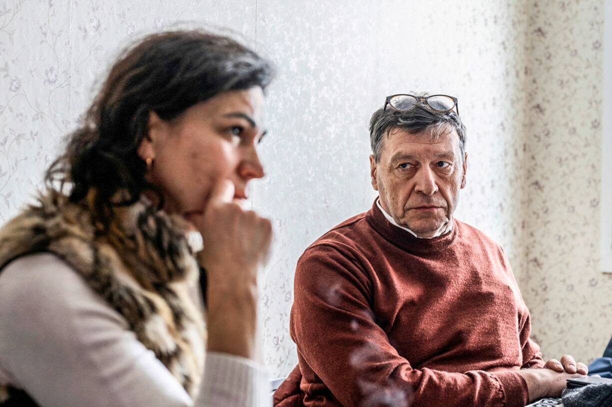 L’entrepreneur Martin Huber avec Natalia Kniazeva, qui, en juillet, a reçu la première maison suisse.</p>
