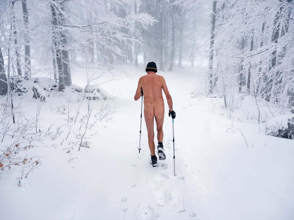 Gérard, 68 ans, photographié nu.