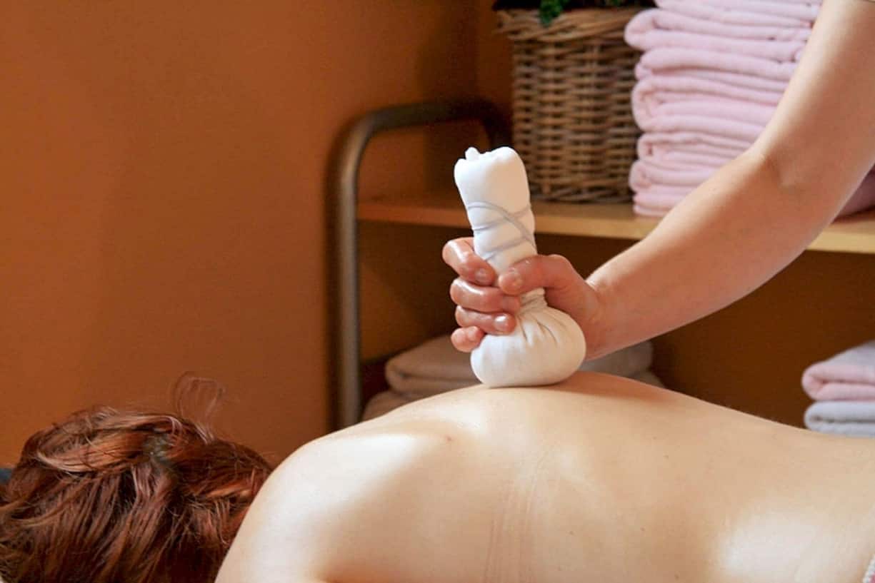 Le temps s’arrête dans ce cloître proche de Delémont, le site parfait pour une cure ayurvédique personnalisée, avec un joli programme de massages et de bains aux herbes.