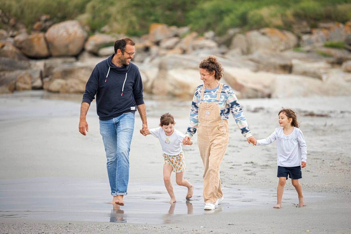 Cyril Coulot avec sa compagne Cécile Hoynant et ses deux filles