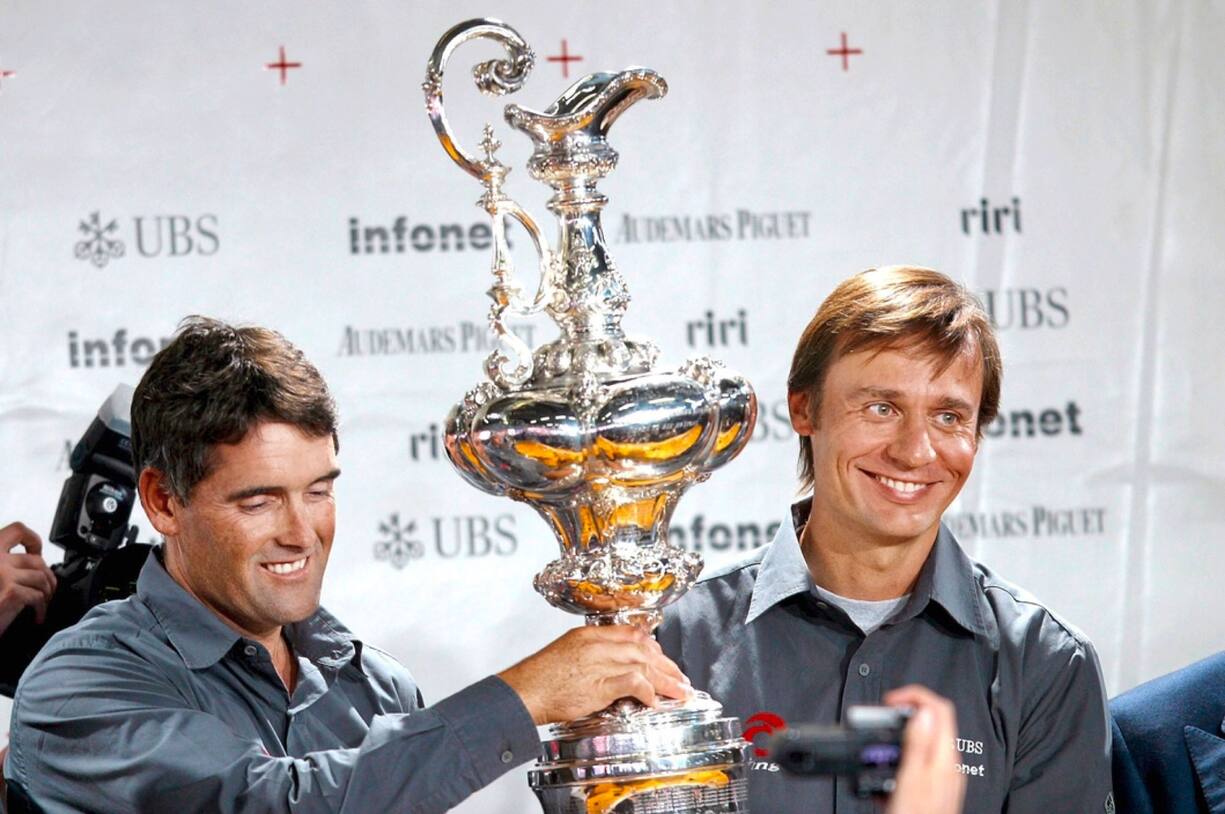Il y a vingt ans, à Auckland: Russell Coutts gagnait avec et pour Ernesto Bertarelli (à dr.) le plus vieux trophée de l’histoire des sports, l’America’s Cup.