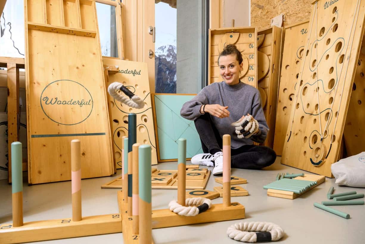 Bénédicte Loeffel entrepose et répare ses 15 jeux géants dans un atelier attenant à sa maison. 