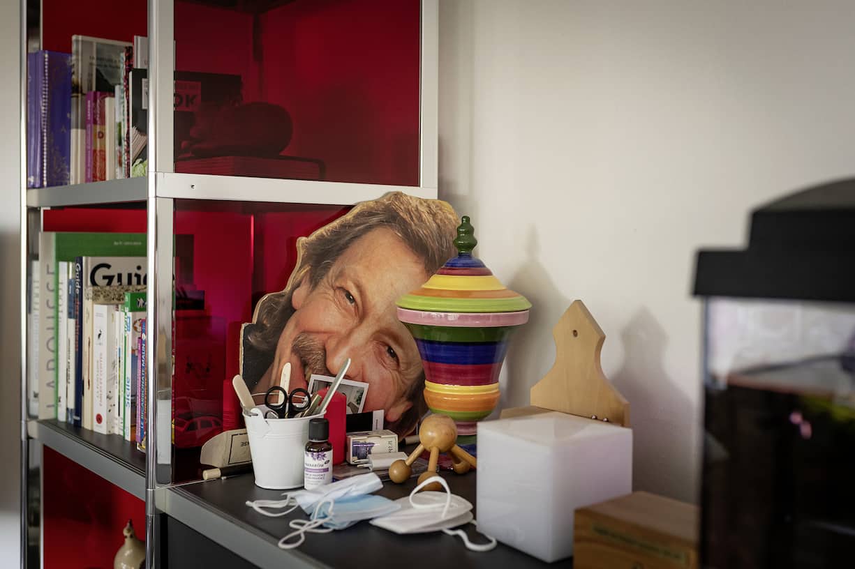 Le chanteur Henri DÃ¨s pose dans sa maison Ã  lâoccasion de la sortie de son nouvel album pour adulte Â«Â AutrementÂ Â», le vendredi 4 mars 2022 Ã  Lonay. (Â© Gabriel Monnet/LâillustrÃ©)