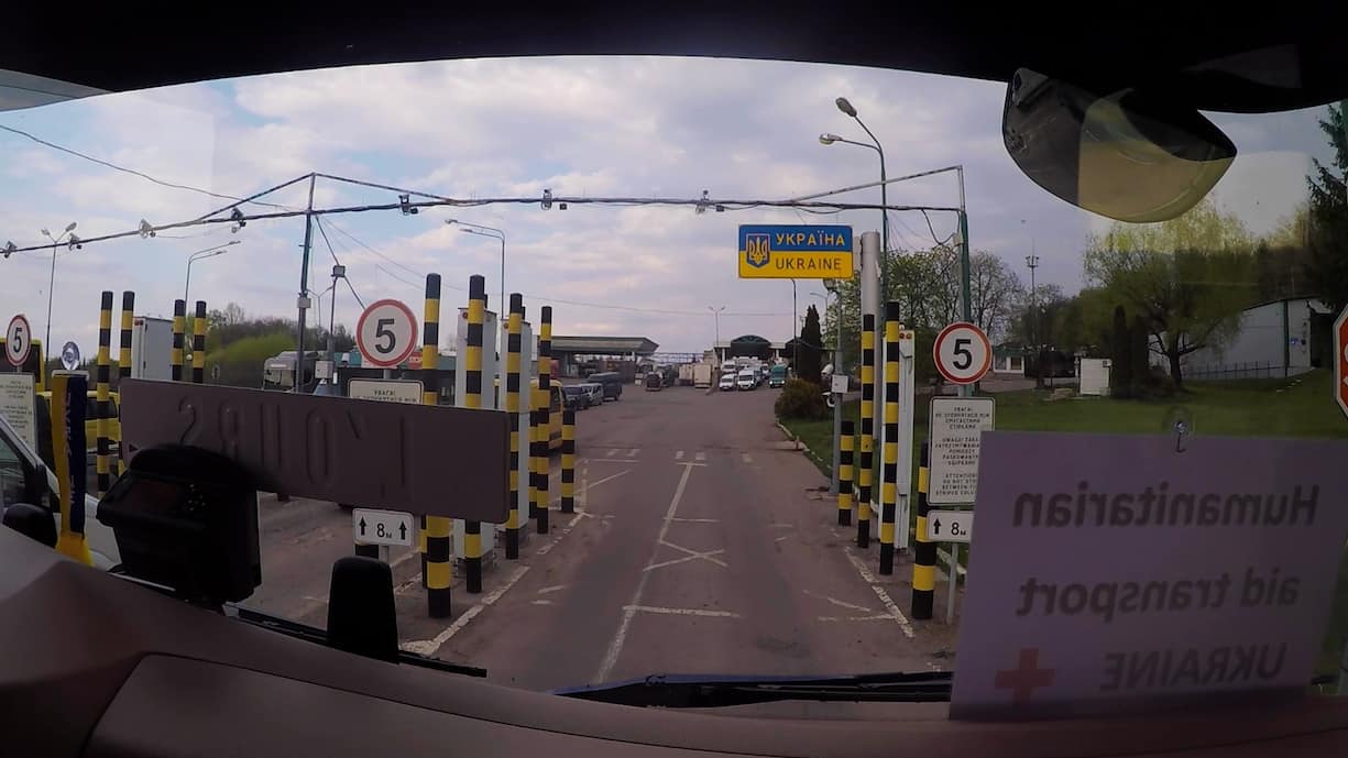 Passage des douanes polonaise et ukrainienne en camion en avril 2022.