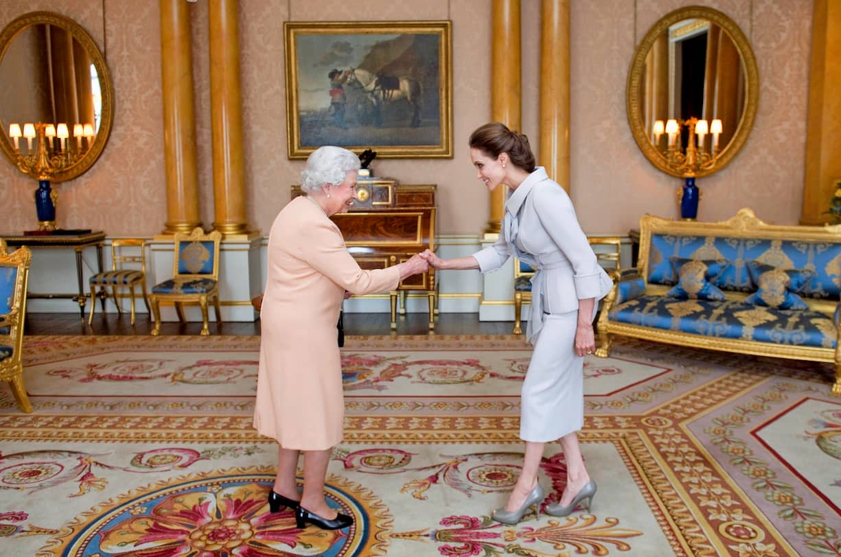 Elisabeth II et Angelina Jolie