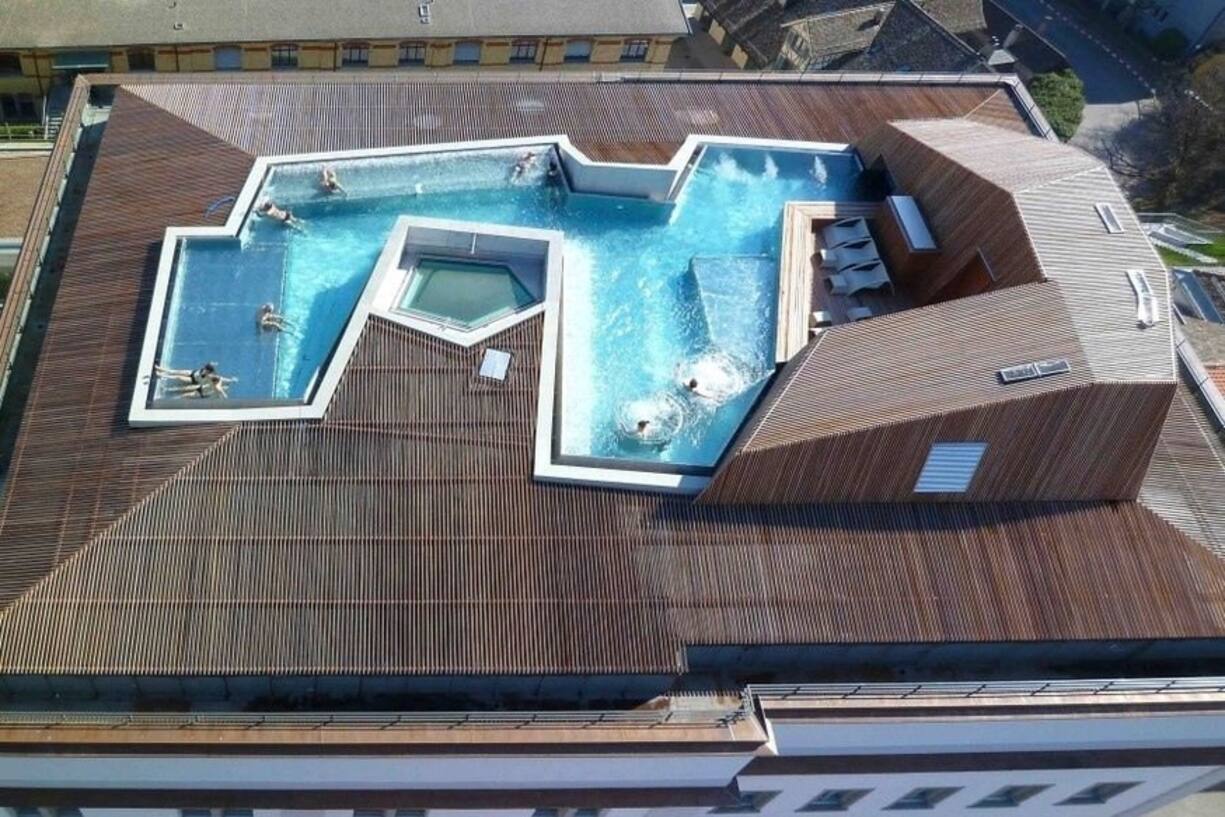 Piscine sur le toit du B2 Boutique Hotel