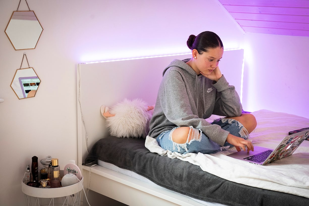 Elli Spagnolo dans sa chambre