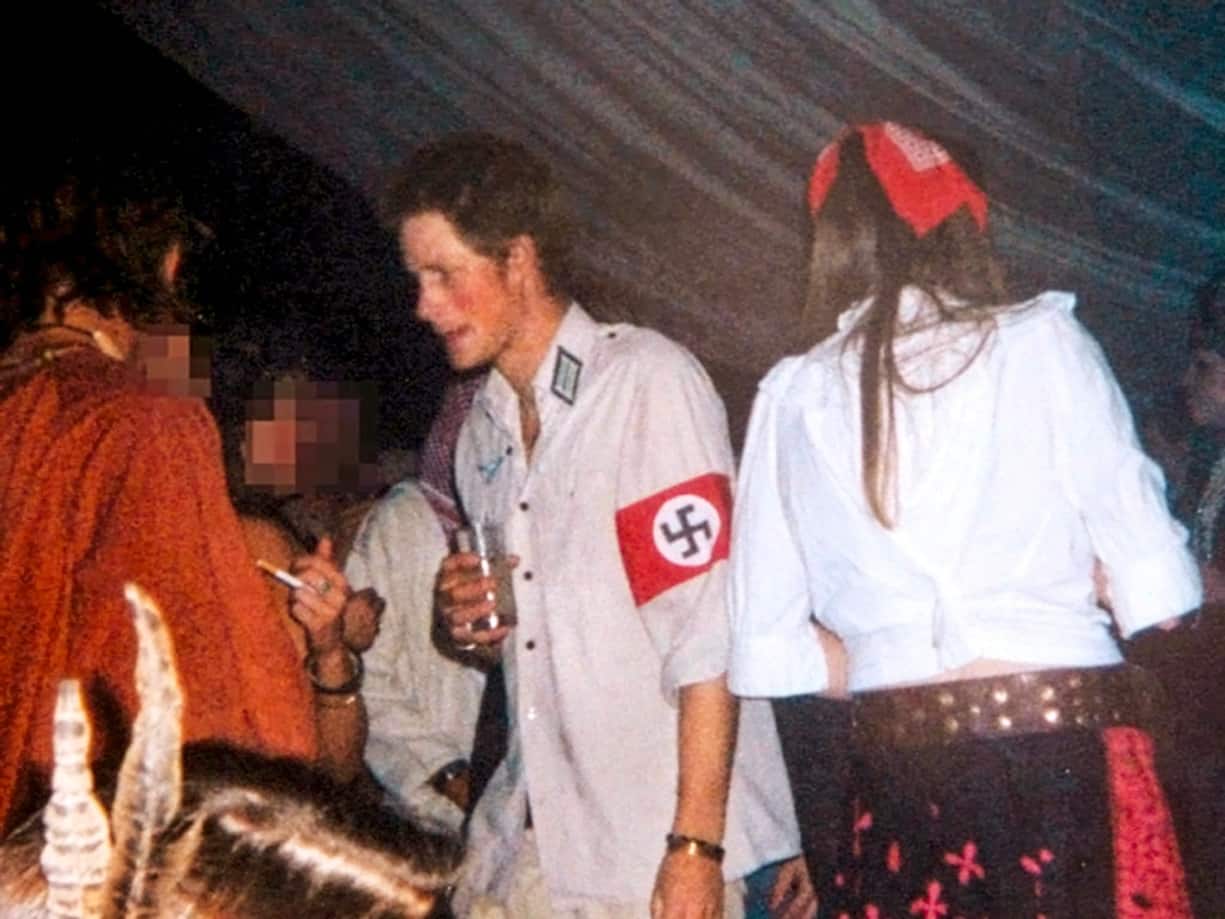 Le Prince Harry en costume nazi