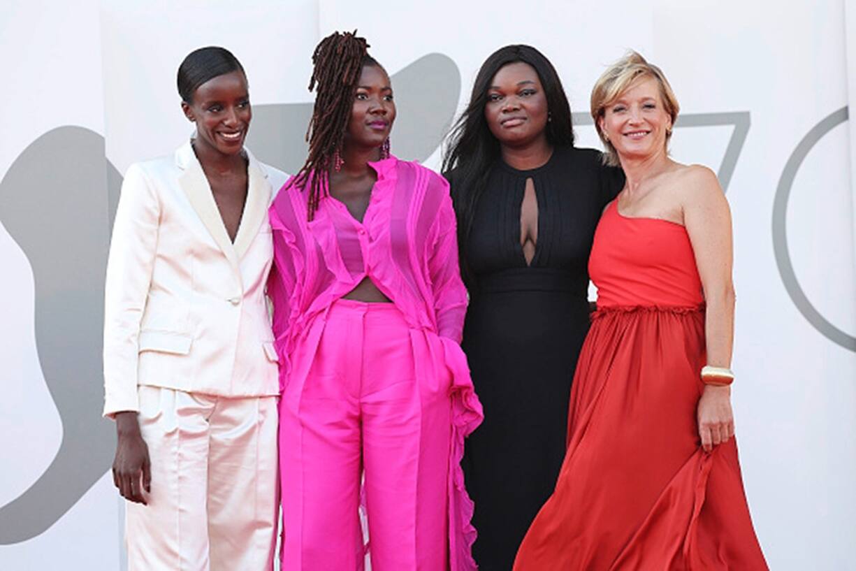 Kayije Kagame, la réalisatrice Alice Diop, Guslagie Malanda et Aurélia Petit assistent au tapis rouge de "Saint Omer" lors du 79e Festival international du film de Venise le 07 septembre 2022 à Venise, Italie.