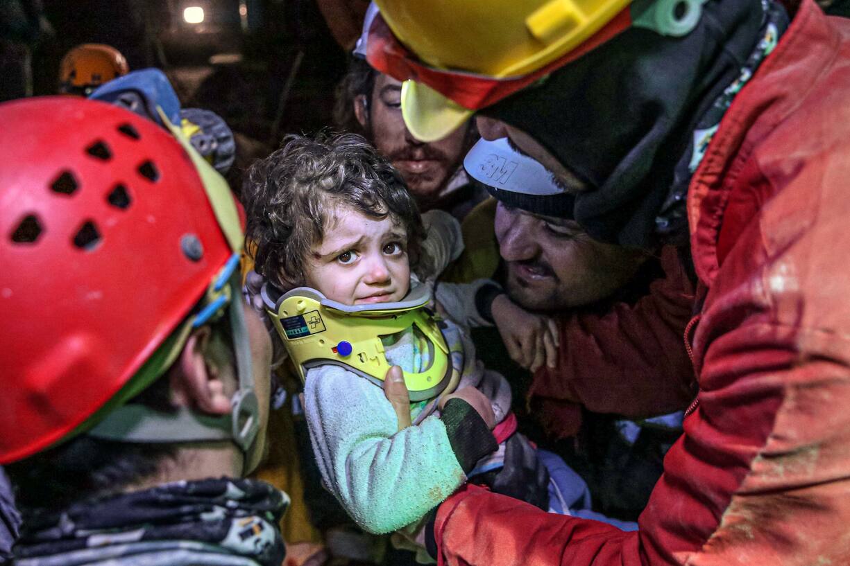 Une petite fille de 2 ans a été sauvée après 44 heures passées sous les débris.
