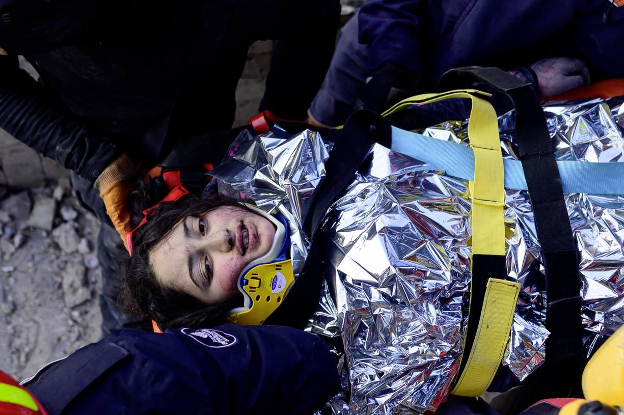 Une jeune fille de 12 ans secourue après avoir passé 147 heures sous des débris.